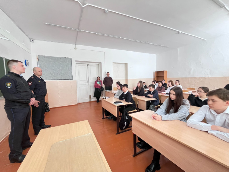 Безопасность на железной дороге: встреча с инспекторами ОПДН в Акбулакской школе № 1.